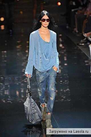 модные драные джинсы