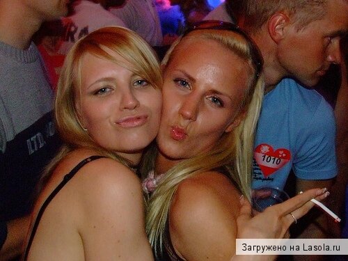 подруга флиртует с мужем